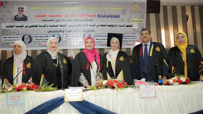 الصحفي نبيل طلعت يهنئ الدكتور إسلام كمال بحصول زوجته على درجة الدكتوراه
