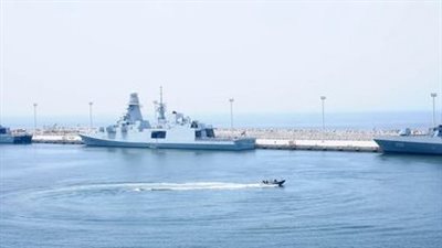  رئيس الأركان يتفقد أحد الأنشطة التدريبية بالقوات البحرية