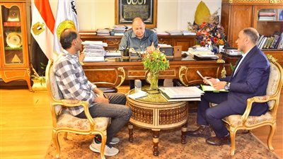 محافظ أسيوط يوجه بالمتابعة الدورية لأعمال رصف الطرق بالمراكز والمدن 