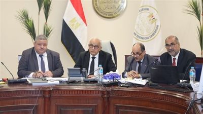 وزير التعليم يتابع سير امتحانات الدبلومات الفنية ويشدد على تطبيق القانون في مخالفات الغش