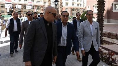 رئيس الوزراء يتفقد التجمع العمراني 