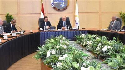 وزيرا النقل والبترول يعقدان اجتماعا لبحث آخر مستجدات المشروعات المشتركة