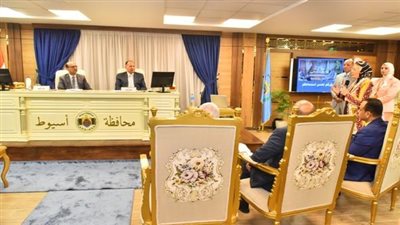 محافظ أسيوط ورئيس الجامعة يشهدان مؤتمر التوعية بالمبادرة الوطنية للمشروعات الخضراء الذكية 