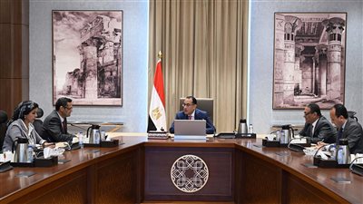 رئيس الوزراء يلتقي نقيب الصحفيين لمناقشة سبل تطوير ودعم مهنة الصحافة