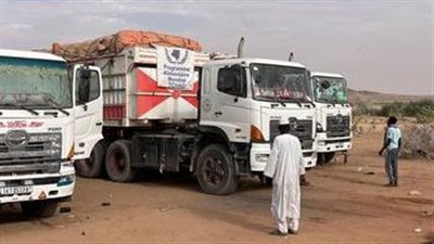 بالصور..السودان: 19 منظمة إنسانية تناشد السماح بوصول المساعدات فيما تلوح المجاعة في الأفق شاحنات محملة بالمساعدات الإنسانية في طريقها لتسليم الإمدادات الغذائية إلى الفاشر، دارفور.