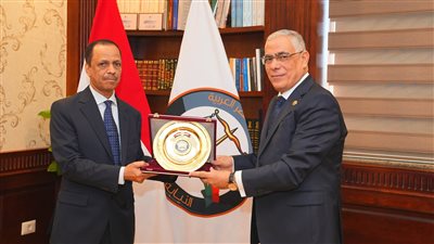 النائب العام يلتقي وفدًا رفيع المستوى من أعضاء هيئة الادعاء بسلطنة عمان 
