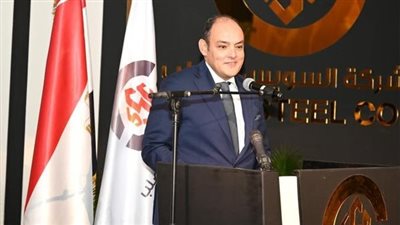 وزير التجارة يلتقي ممثلي 137 شركة عالمية متخصصة في إنتاج الحديد والصلب