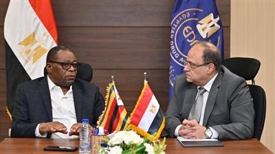 رئيس هيئة الدواء المصرية يستقبل وزير صحة زيمبابوي