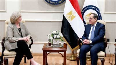توقيع اتفاقية استحواذ 