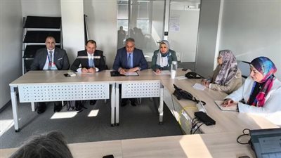 وزير العمل يلتقى مدير إدارة 