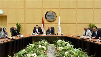 وزير النقل يعقد جلسة مباحثات هامة مع وزير الاقتصاد الوطني بالمجر