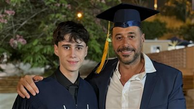 النجم أحمد السعدنى  يحتفل بتخرج نجله عبد الله من المدرسة 