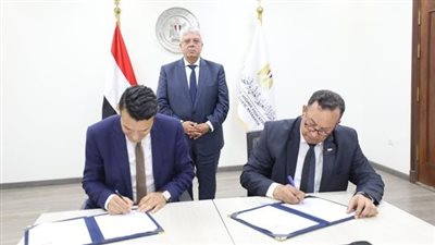 وزير التعليم العالي يشهد توقيع اتفاقية تعاون بين جامعة المنصورة الجديدة وجامعة إيفانستي الفرنسية