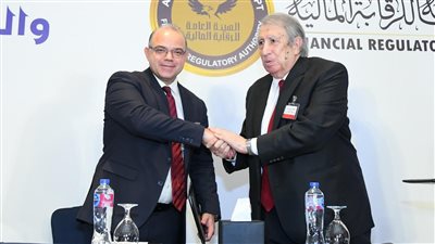 المحاسبين والمراجعين المصرية تكرم الدكتور محمد فريد رئيس الرقابة المالية