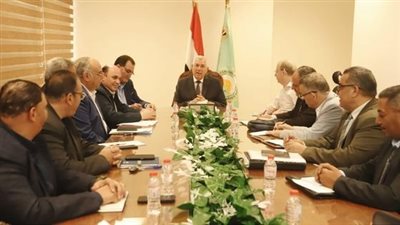 وزير الزراعة يوجه الفريق البحثي لنبات الكسافا، باجراء المزيد من التجارب التطبيقية