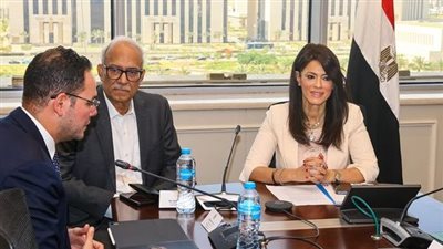 وزارة التعاون الدولي تعقد مائدة مستديرة مع نائب رئيس بنك التنمية الجديد 
