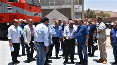 وزير النقل يتفقد محطة أسوان للسكك الحديدية ويتابع تطوير الورشة