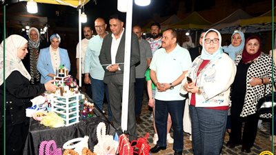 بالصور..محافظ الدقهلية يفتتح السوق الخيري   