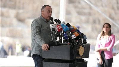 وزير السياحة يطمئن على استعدادات تصعيد الحجاج المصريين إلى منى وعرفات