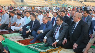 محافظ كفرالشيخ يؤدى صلاة عيد الأضحي المبارك بساحة سيتي كلوب وسط الآلاف من المصليين.