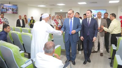  محافظ كفرالشيخ يشارك أطفال مستشفي الأورام فرحتهم بالعيد