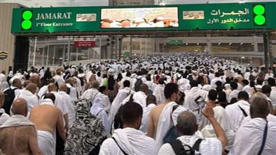 وزارة السياحة: حجاج السياحة يواصلون رمي الجمرات في أول أيام التشريق بمنى