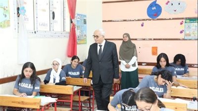 وزير التعليم يتفقد عددا من لجان امتحانات الثانوية العامة بمدرسة الجولف الرسمية