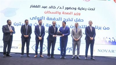 وزير الصحة يشهد حفل تخرج الدفعة الأولى من برنامج نورث-ويسترن لعلاج سرطان الثدي