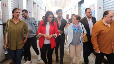 نائب المحافظ تستقبل وفد الوكالة الألمانية في زيارتهم لسوق السمك الحضاري بالمنيب