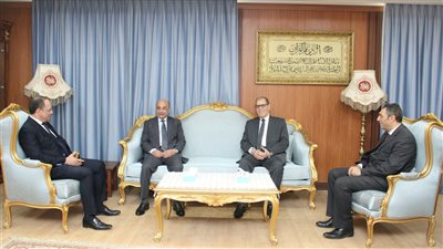 وزير العدل يتفقد وحدة مرور اعضاء الجهات والهيئات القضائية بالنيابة الإدارية