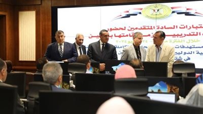 وزير التنمية المحلية يتابع اختبارات المرشحين لـ5 منح تدريبية في الصين