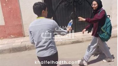 للتغلب على حرارة الجو.. إشادة بمشاركة اتحاد طلاب مدارس أسيوط في توزيع المياه والعصائر على طلاب الثانوية العامة 