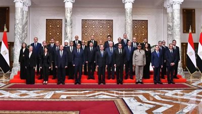 التشكيل الحكومي الكامل للوزراء والمحافظين ونوابهم.. القائمة الرسمية 