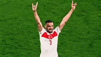 إيقاف ديميرال لاعب منتخب تركيا بسبب إحتفالية الذئب الرمادي