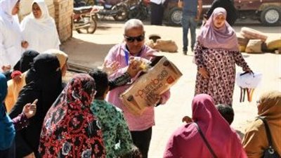 الداخلية: توجيه قوافل إنسانية لتوزيع الهدايا على المواطنين الأكثر إحتياجاً