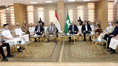 محافظ الشرقية يستقبل وفودًا للتهنئة ويؤكد التزامه بتحسين مستوى معيشة المواطنين
