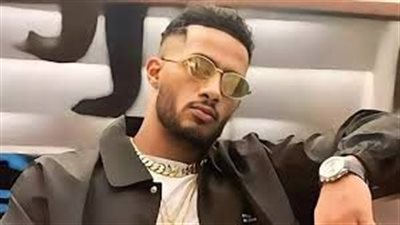 شاباً يصفع محمد رمضان بالقلم في الساحل الشمالي