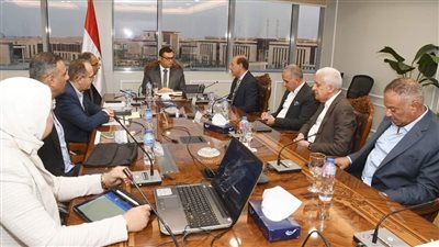 الشربيني يتابع العمل في مشروع سد ومحطة 