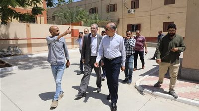 محافظ المنيا يتفقد أقسام  مستشفى ملوى التخصصى ويشدد على اعمال النظافة وتقديم افضل الخدمات العلاجية  للمرضى  