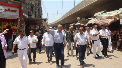 محافظ القليوبية يواجه عشوائية الباعة الجائلين