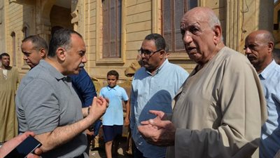 صرف مساعدات عاجلة لسكان المنزل المنهار بمنفلوط في أسيوط 