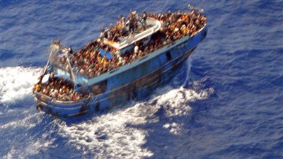 مصرع شخص وإنقاذ 11 أخرين إثر انقلاب قارب للهجرة غير الشرعية قبالة سواحل إيطاليا