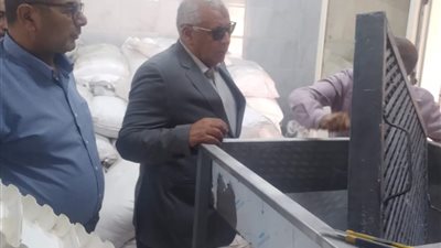 محافظ الوادي الجديد يتفقد وحدتي تعبئة المواد الغذائية والمعدات الثقيلة