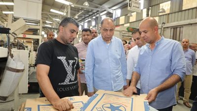 محافظ المنيا يتفقد عددا من المصانع والمنشآت بالمنطقة الصناعية 