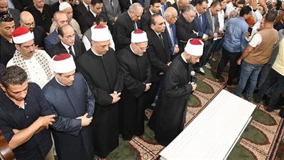 الأزهري وعلام ومحلب وعبد العال يؤدون صلاة الجنازة على وزير الأوقاف الأسبق 