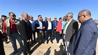 وزير الإسكان يتفقد مشروع 