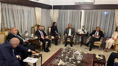 وزير الخارجية يلتقي مع كبار رجال الأعمال الغانيين خلال زيارته إلى أكرا