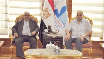 رئيس جامعة كفر الشيخ يستقبل مستشار وزير المالية لشئون برامج الموازنة