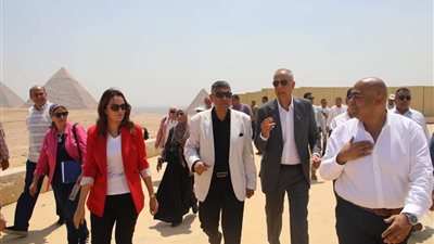 « النجار » يتفقد أعمال التطوير بمنطقة أهرامات الجيزة والمنطقة الأثرية 