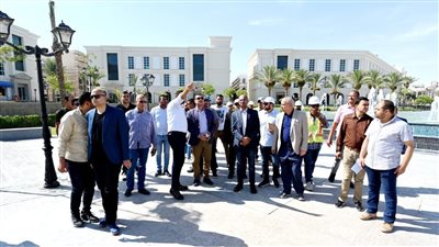 وزير الإسكان يواصل جولته بمدينة العلمين الجديدة ويتفقد 